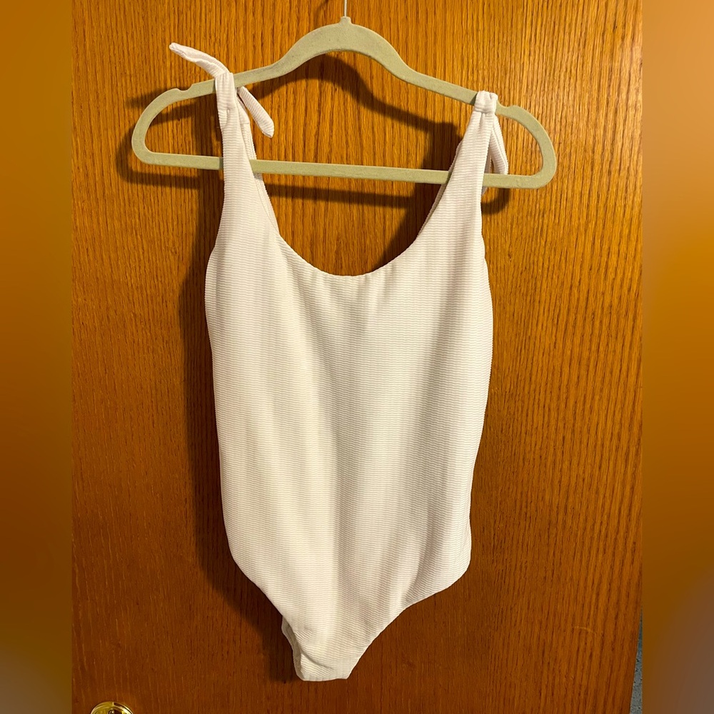 Carve Designs Ribbed White Swimsuit - Sz L